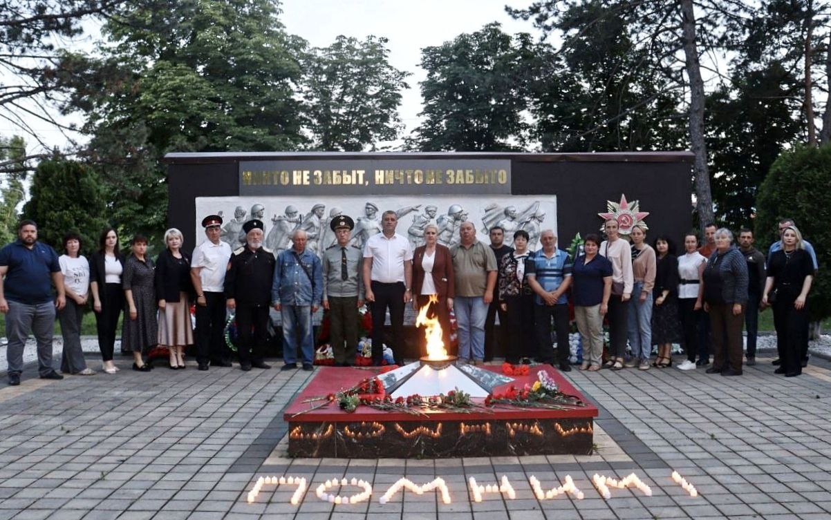 Патриотическая акция ,, Свеча памяти,, прошла на Мемориальном комплексе п. Агроном.