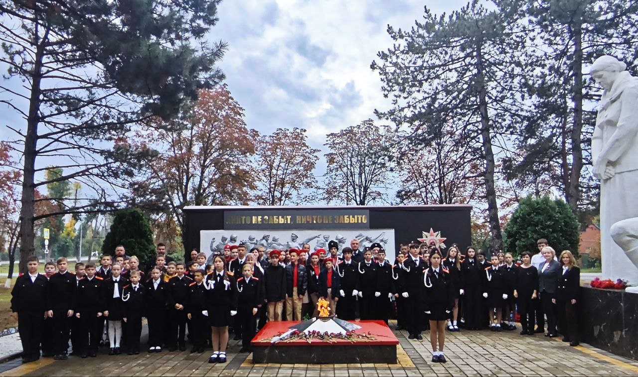 На Мемориальном комплексе  посёлка Агроном, состоялось торжественное возложение цветов, посвящённое освобождению Краснодарского края от немецко-фашистских захватчиков и завершению Битвы за Кавказ
